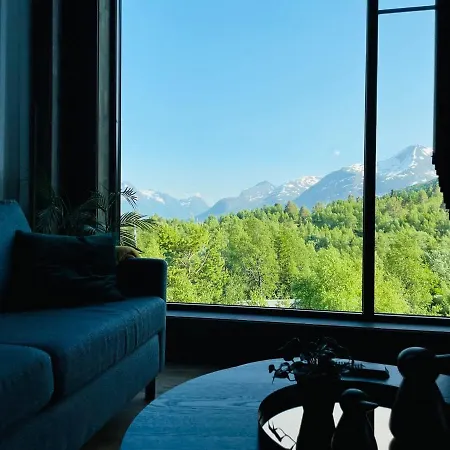 New Apartment, Porch & Sauna, Sunnmore Alps Lägenhet *