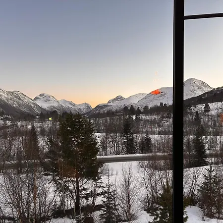 New Apartment, Porch & Sauna, Sunnmore Alps Appartement *