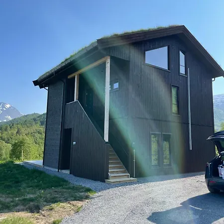 Appartement New Apartment, Porch & Sauna, Sunnmore Alps