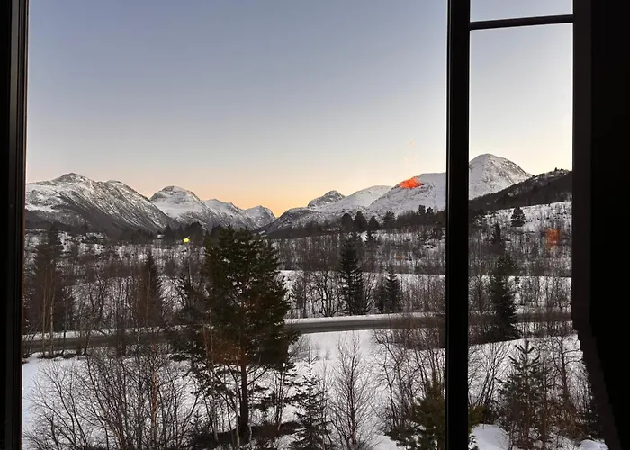 New Apartment, Porch & Sauna, Sunnmore Alps شقة *